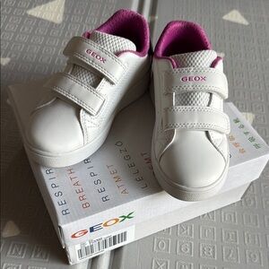 EUC Geox Kids' Sneakers in White with Pink Accents sz 8.5(25eu)